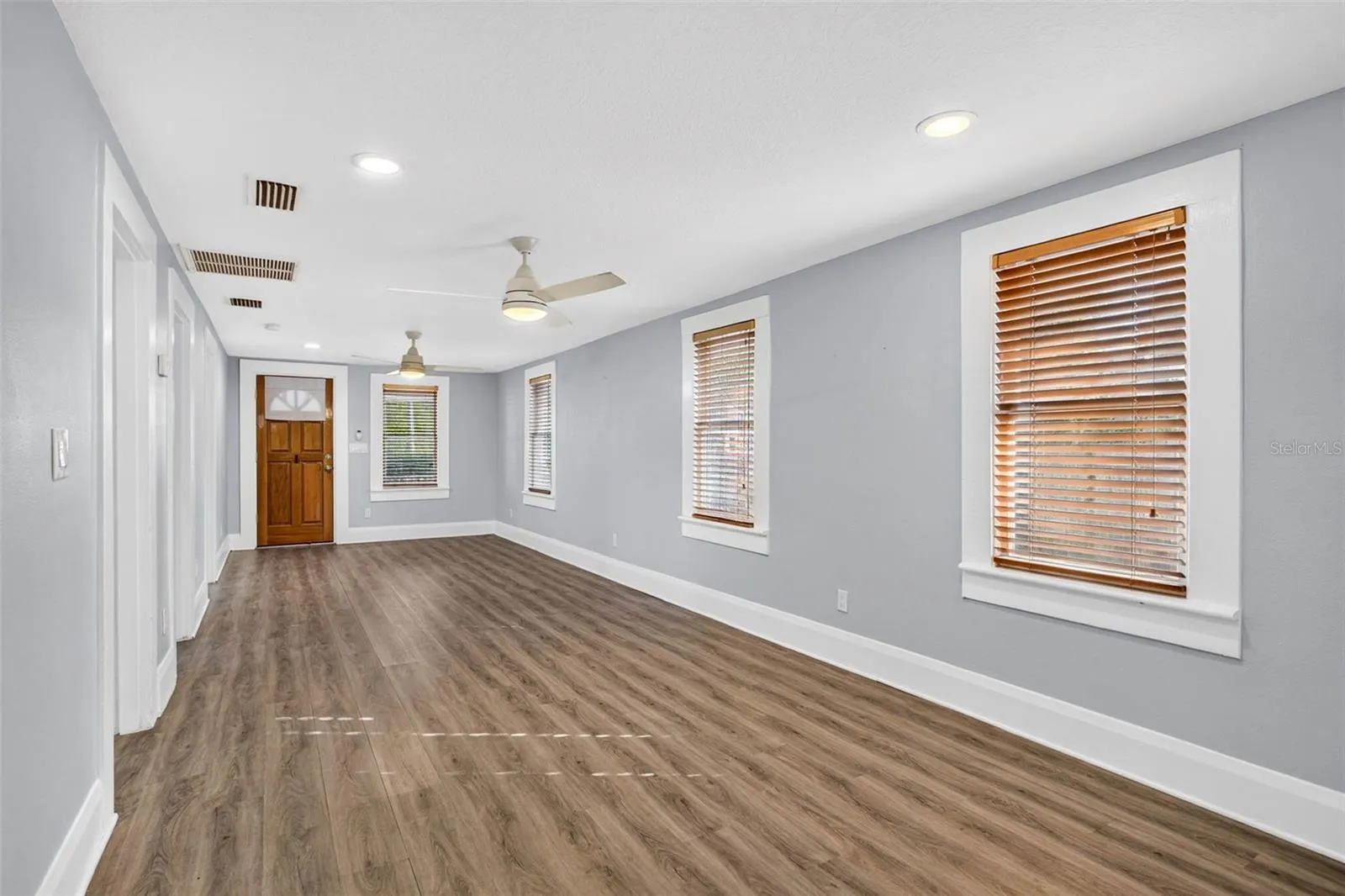 224 W JEAN ST