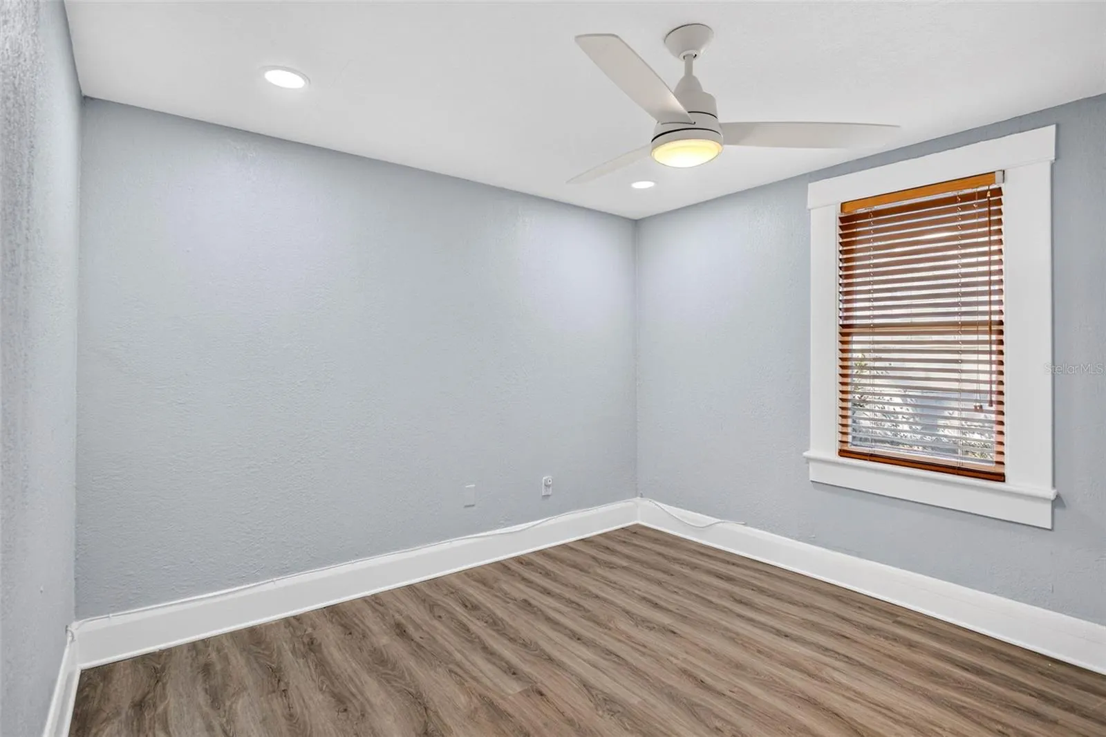 224 W JEAN ST