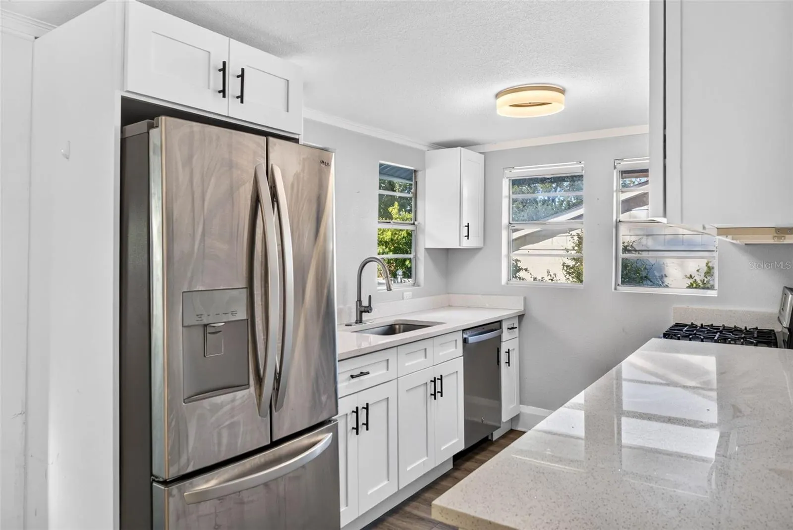224 W JEAN ST