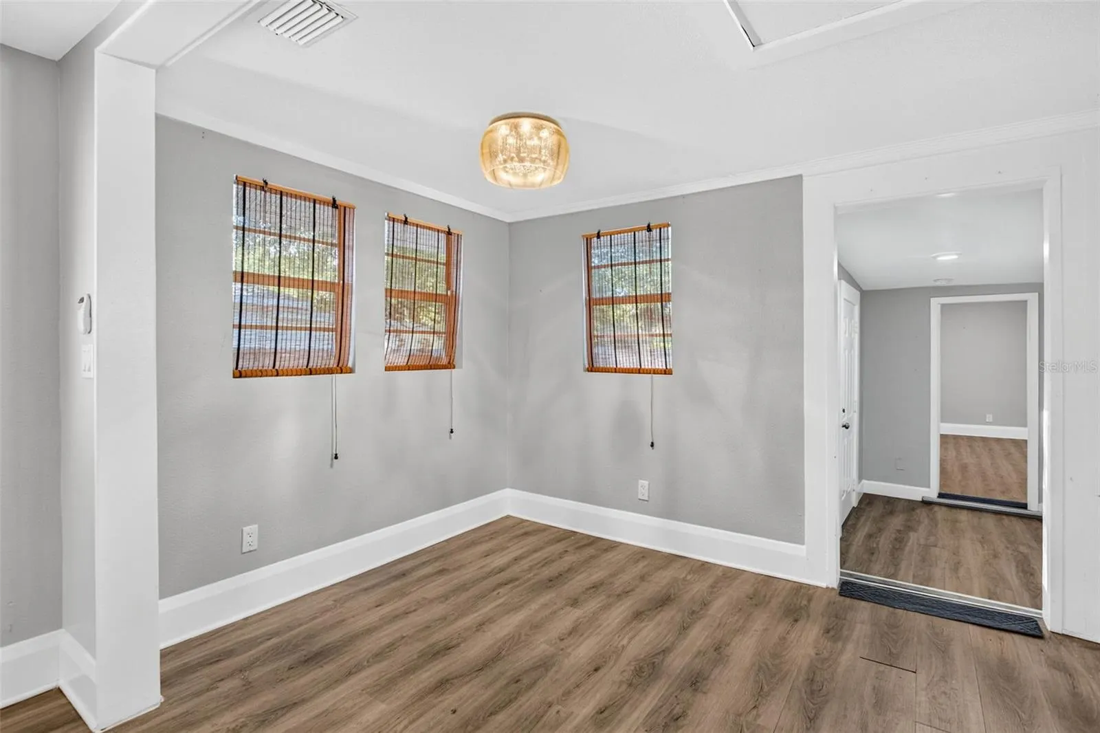 224 W JEAN ST