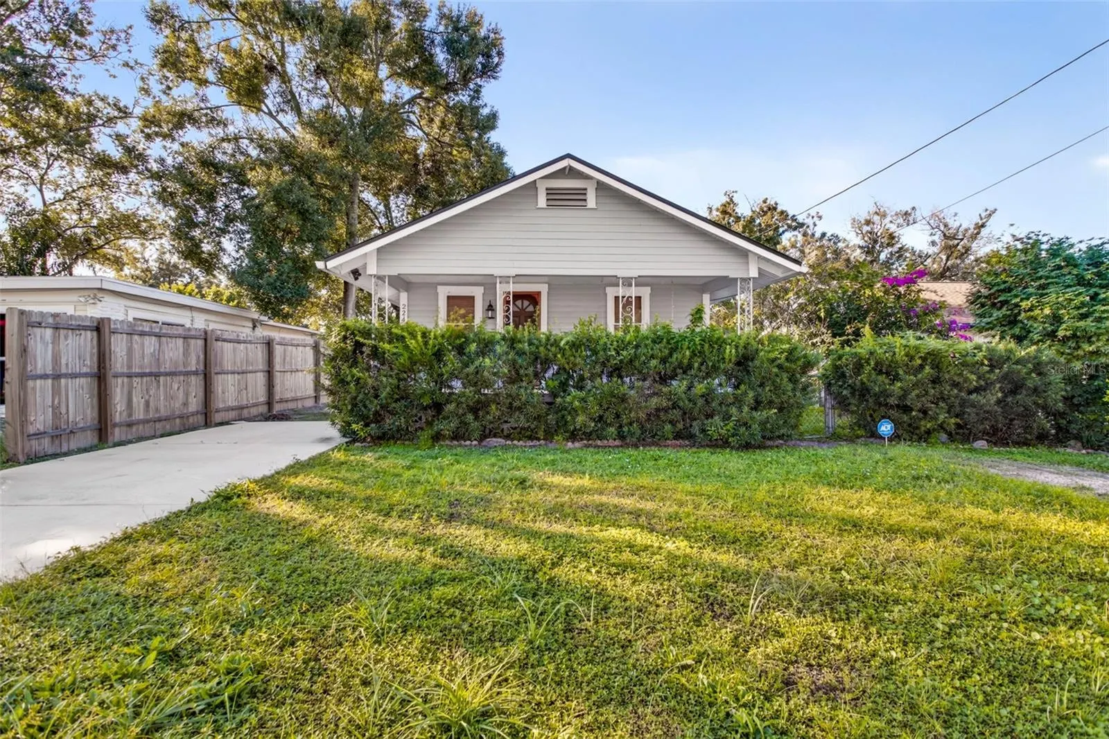 224 W JEAN ST