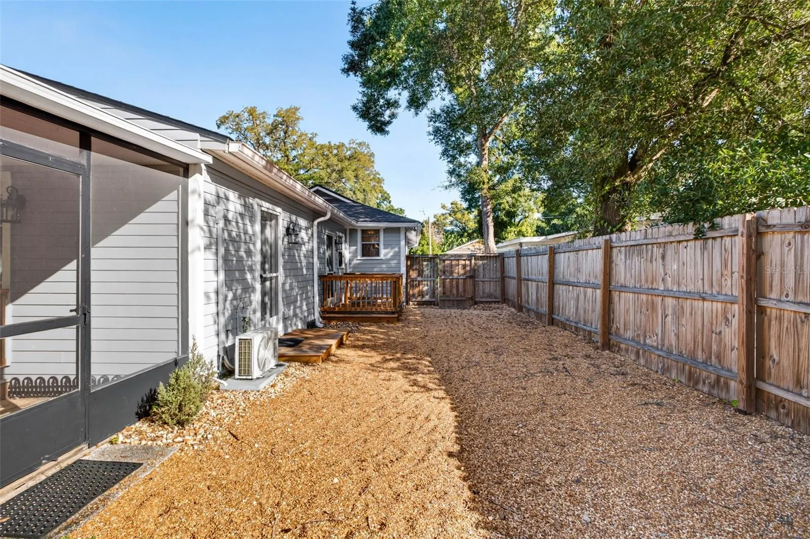 224 W JEAN ST