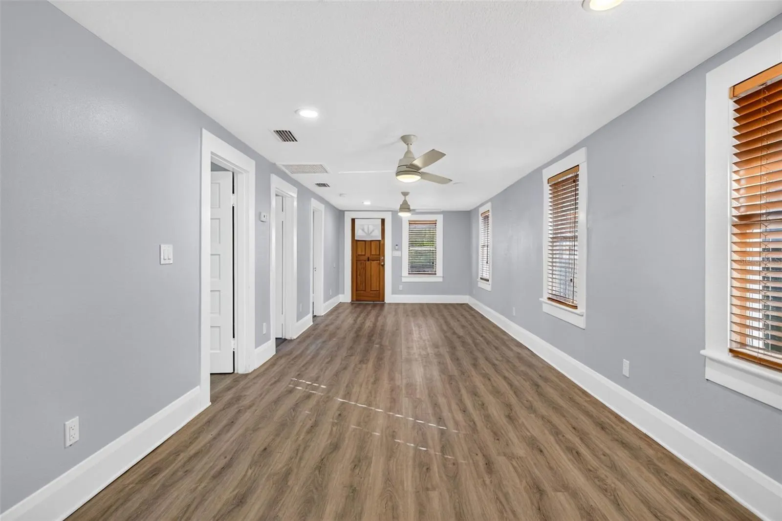 224 W JEAN ST