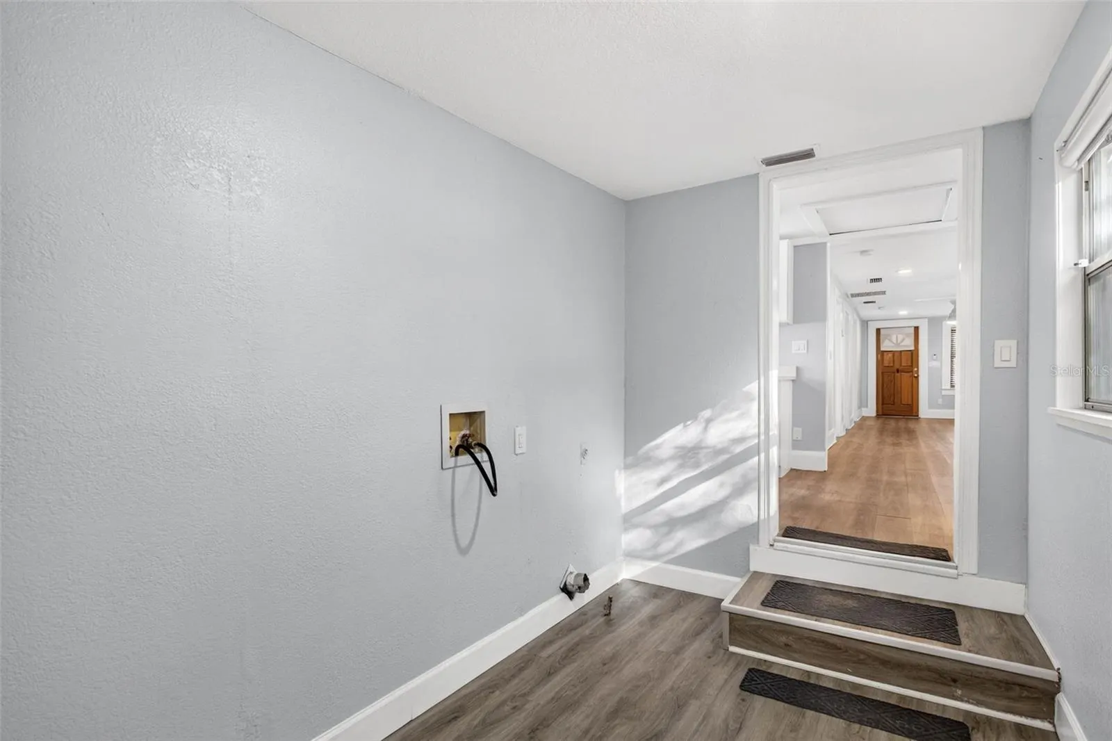 224 W JEAN ST