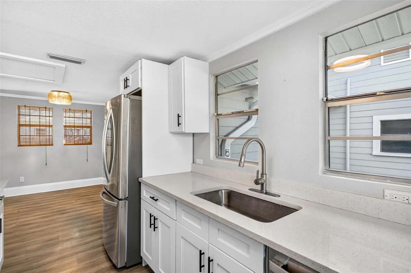 224 W JEAN ST