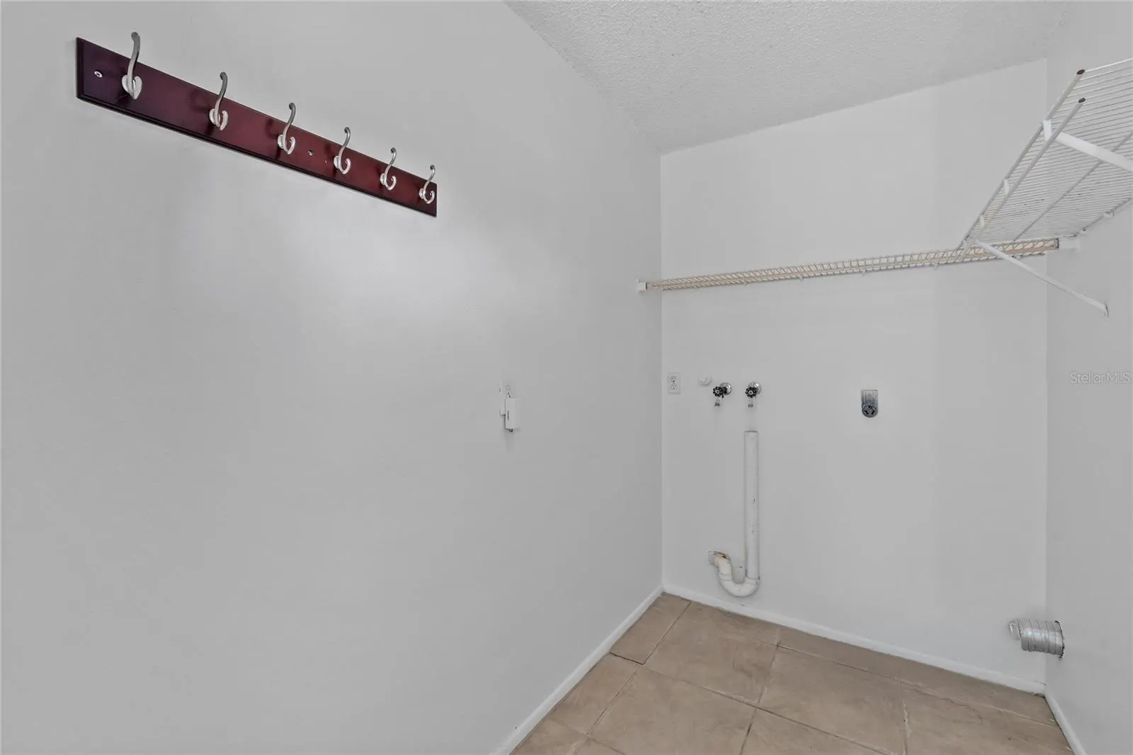 3266 PINE HAVEN DR