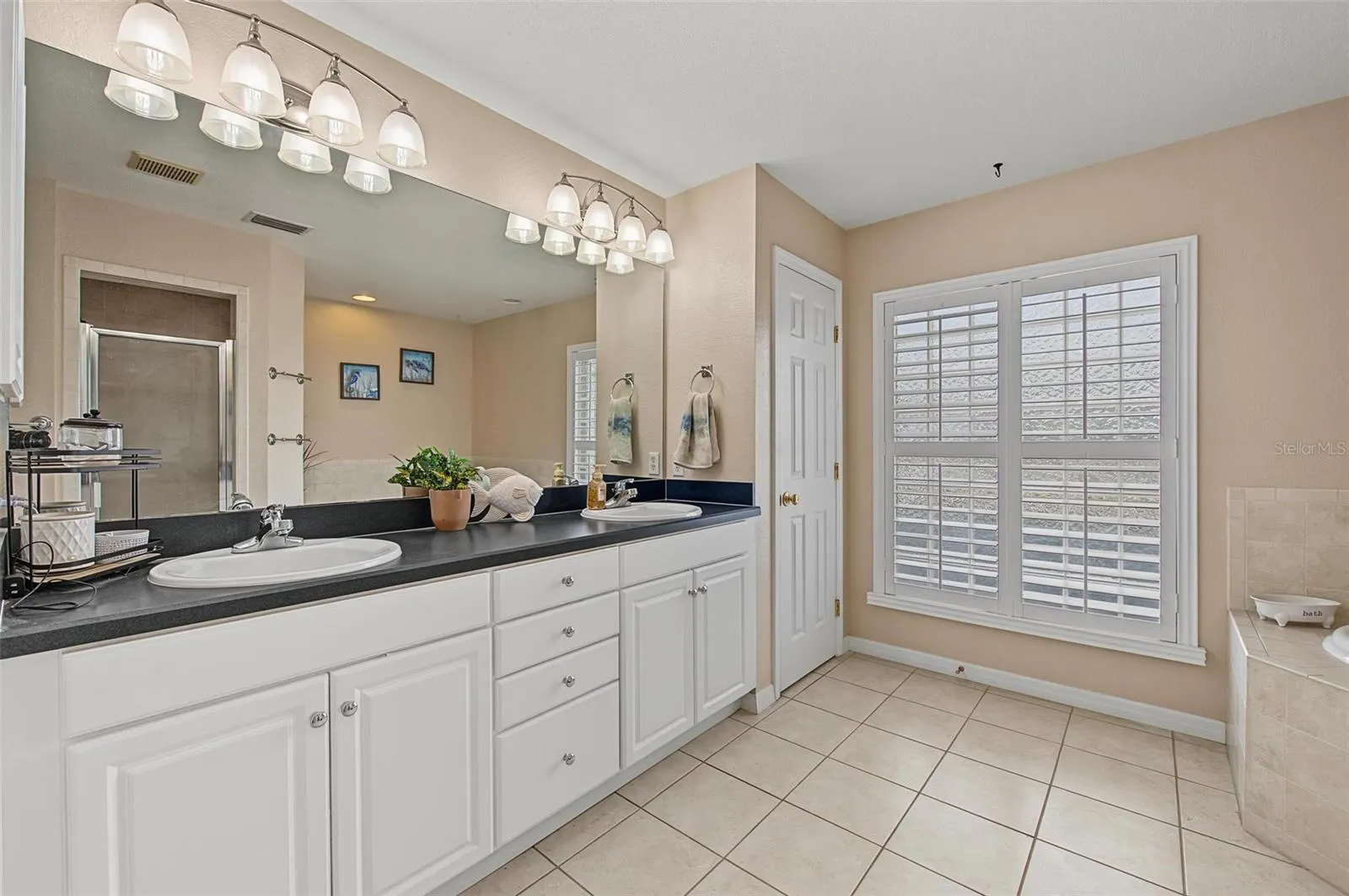 5294 HIDDEN OAKS DR