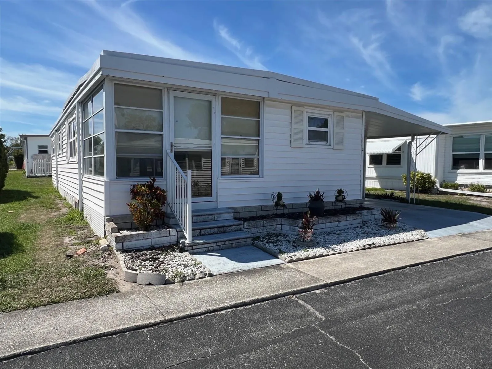 37 PINDO PALM ST E