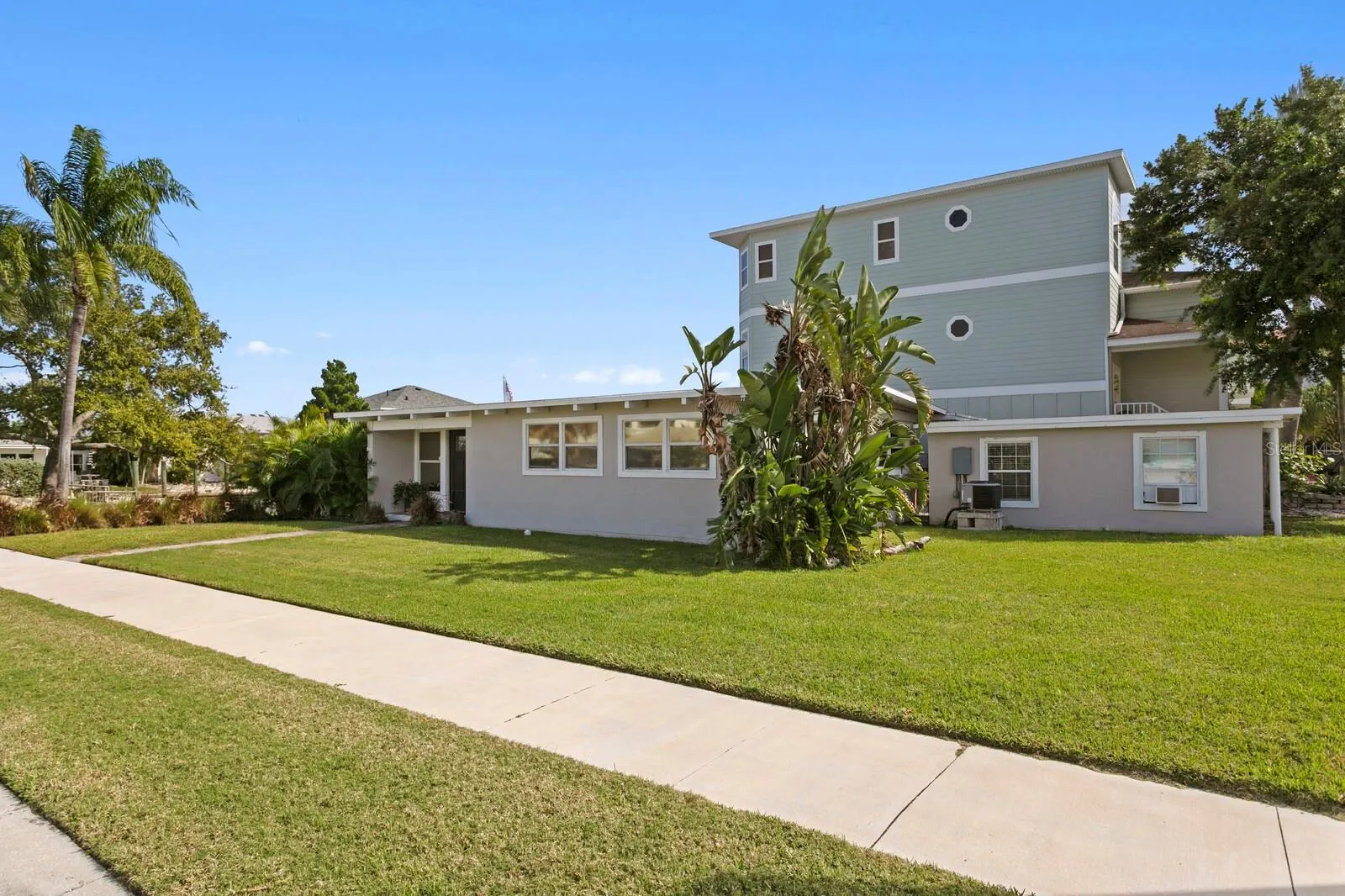 191 175TH AVE E