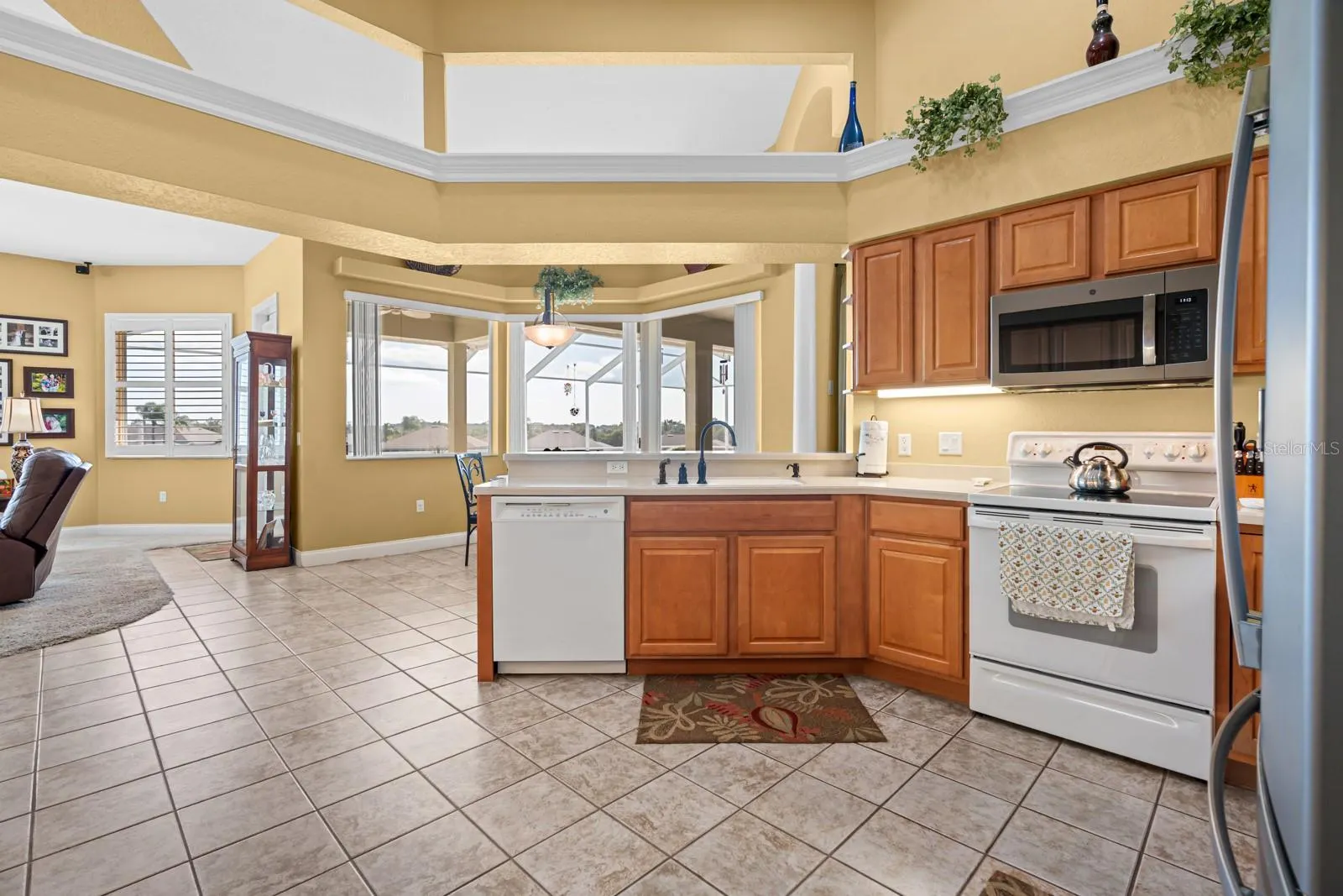 2751 HUNTINGTON HILLS DR