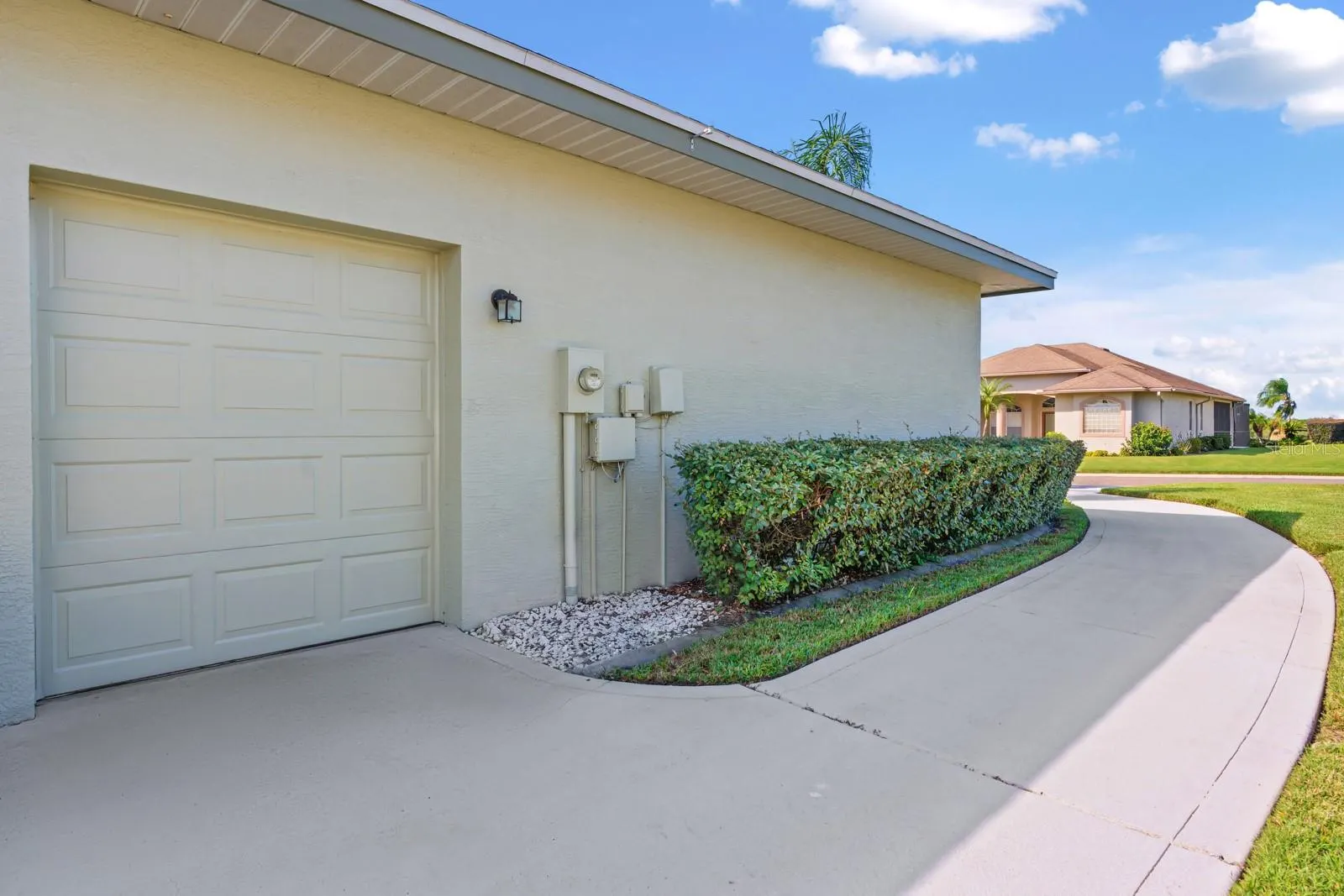 2751 HUNTINGTON HILLS DR