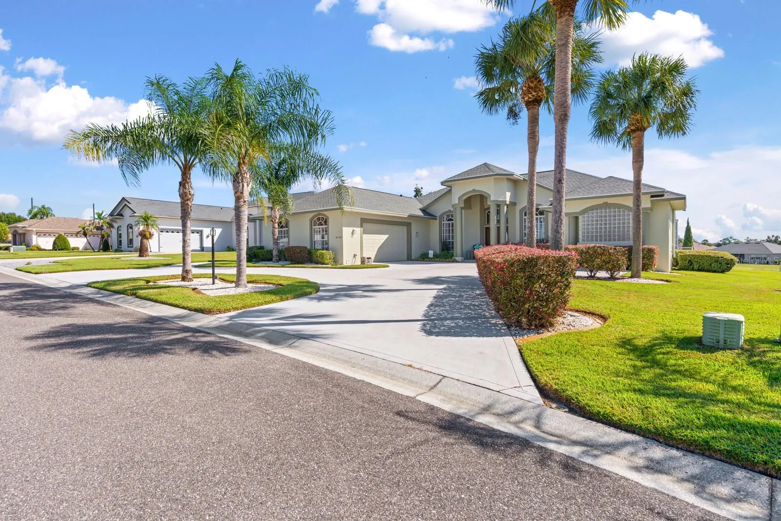 2751 HUNTINGTON HILLS DR