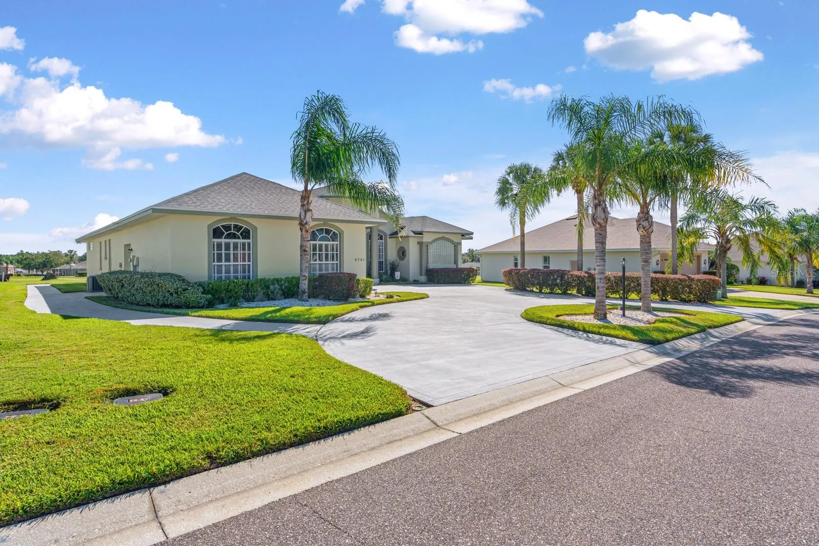 2751 HUNTINGTON HILLS DR