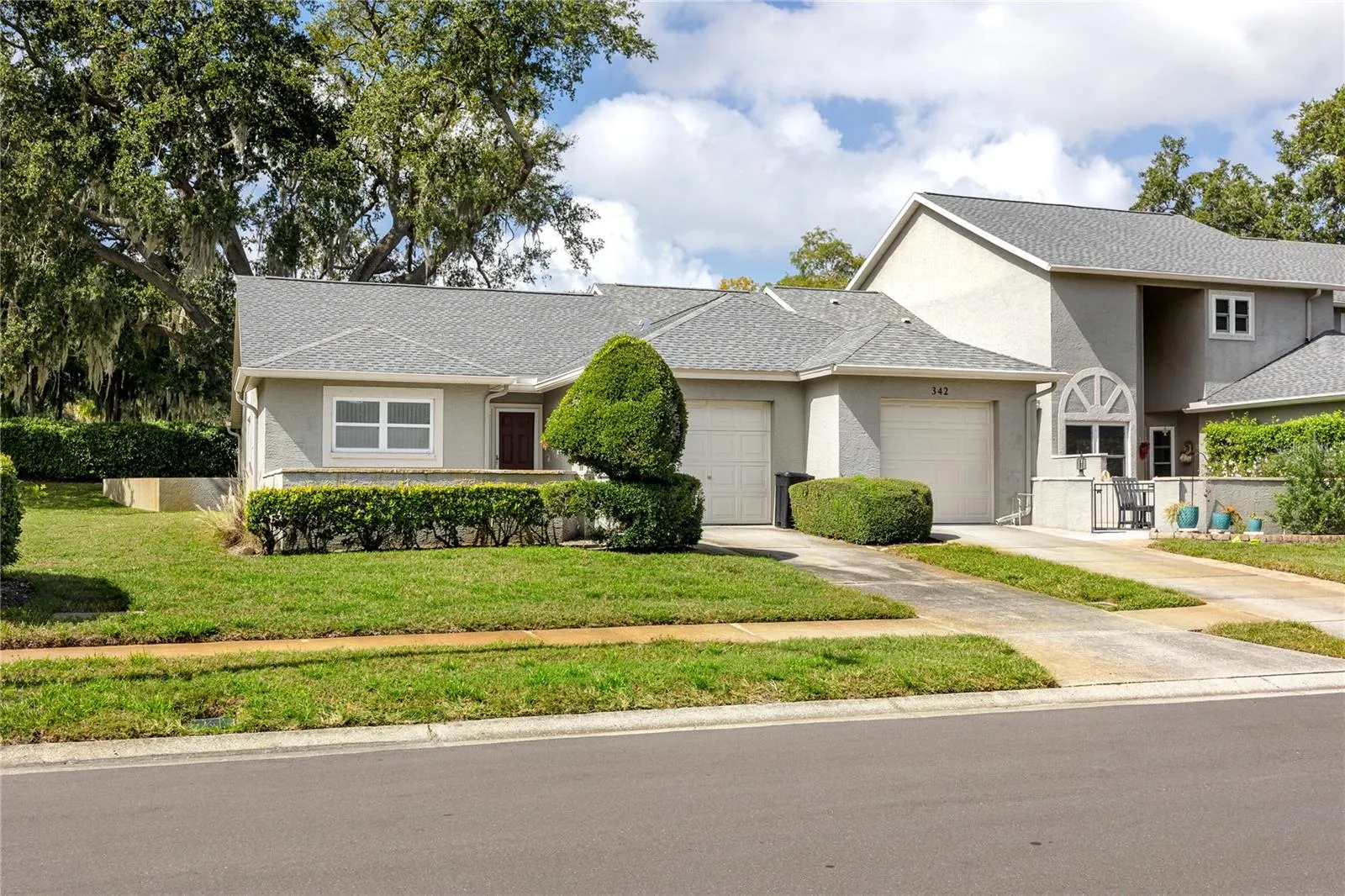 340 BUCKINGHAM PL