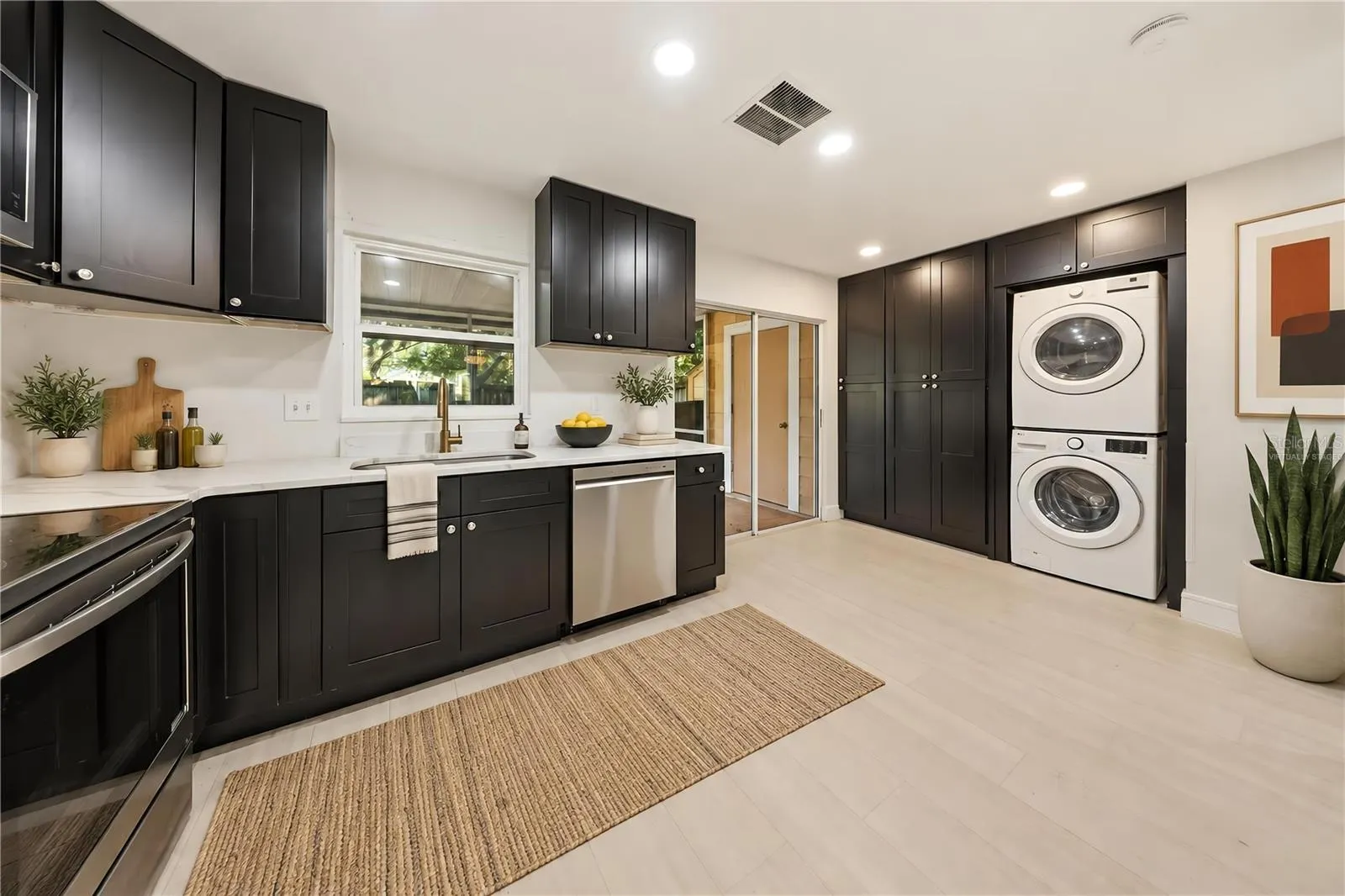 935 HAMILTON CT