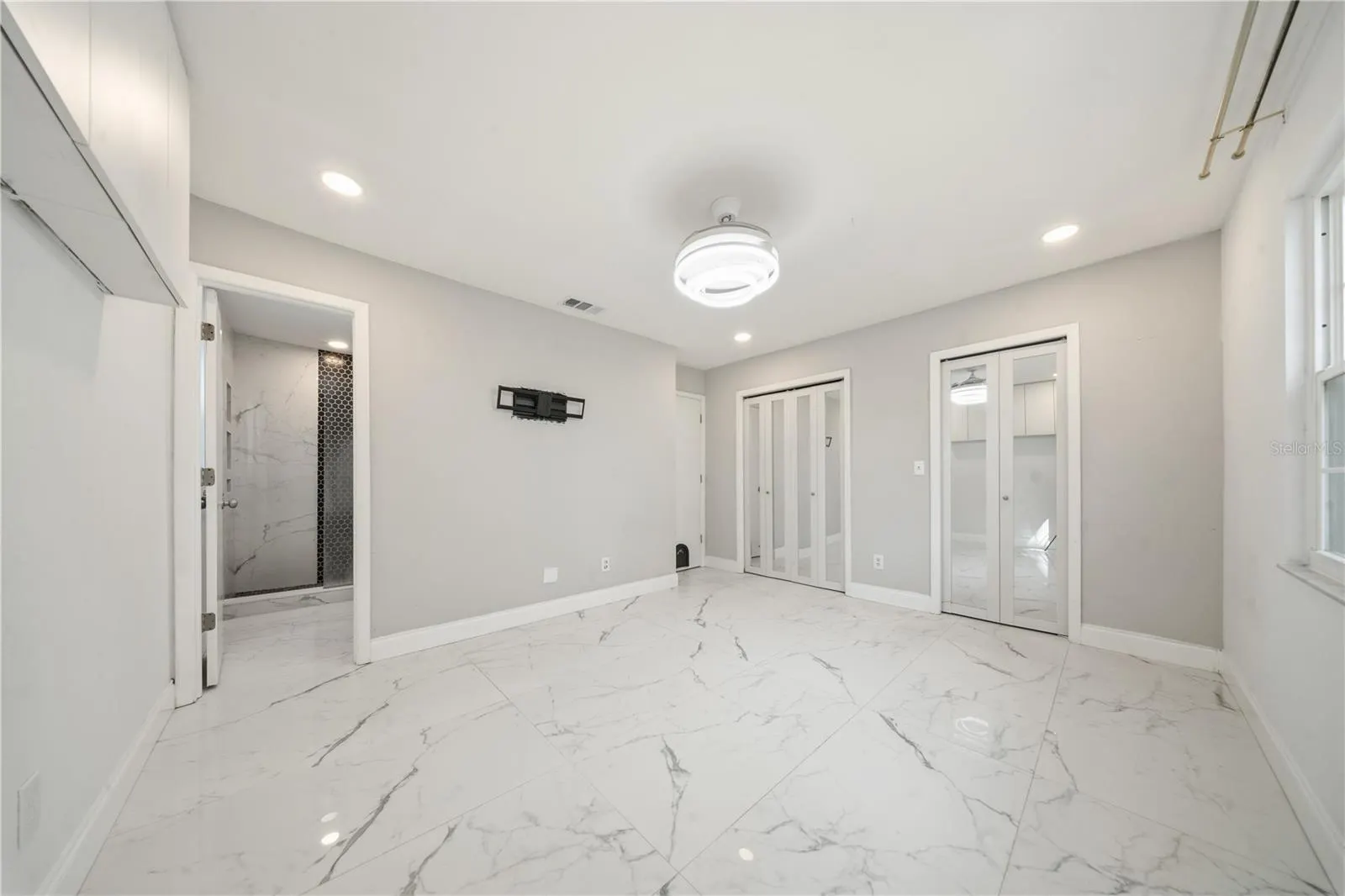 935 HAMILTON CT