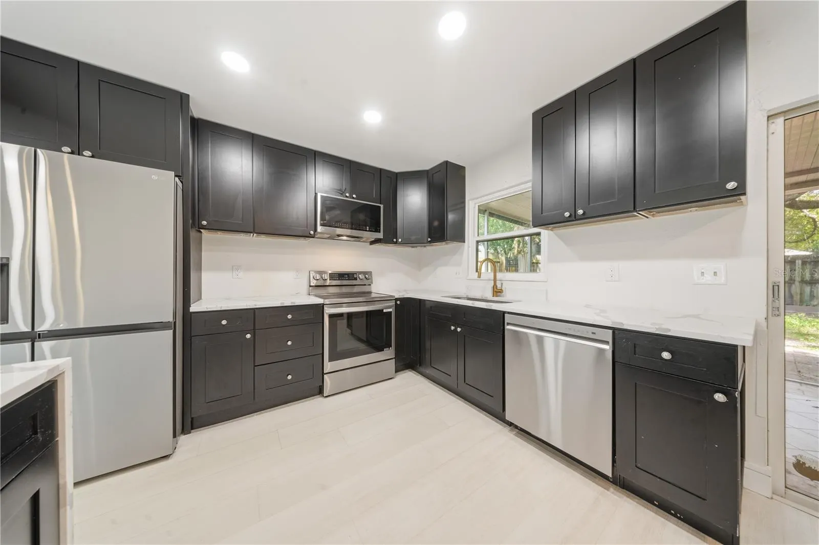 935 HAMILTON CT