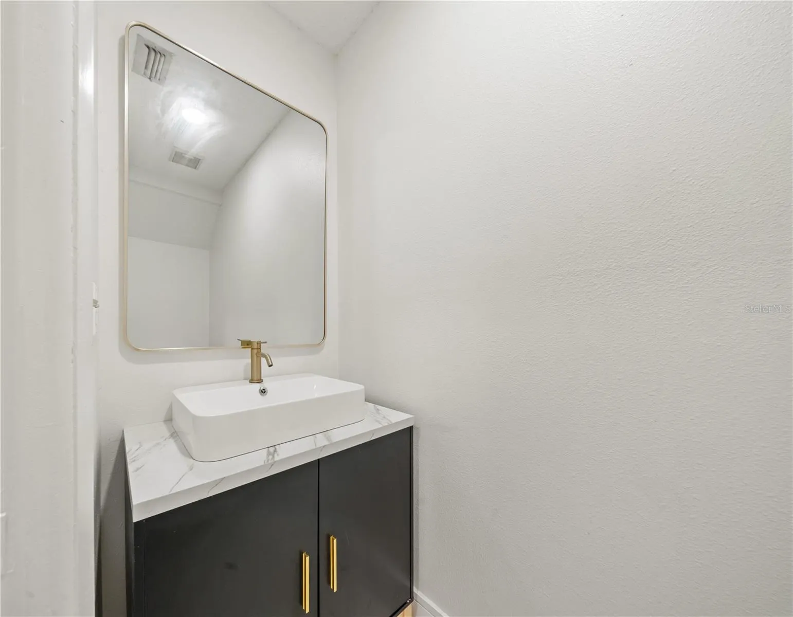 935 HAMILTON CT
