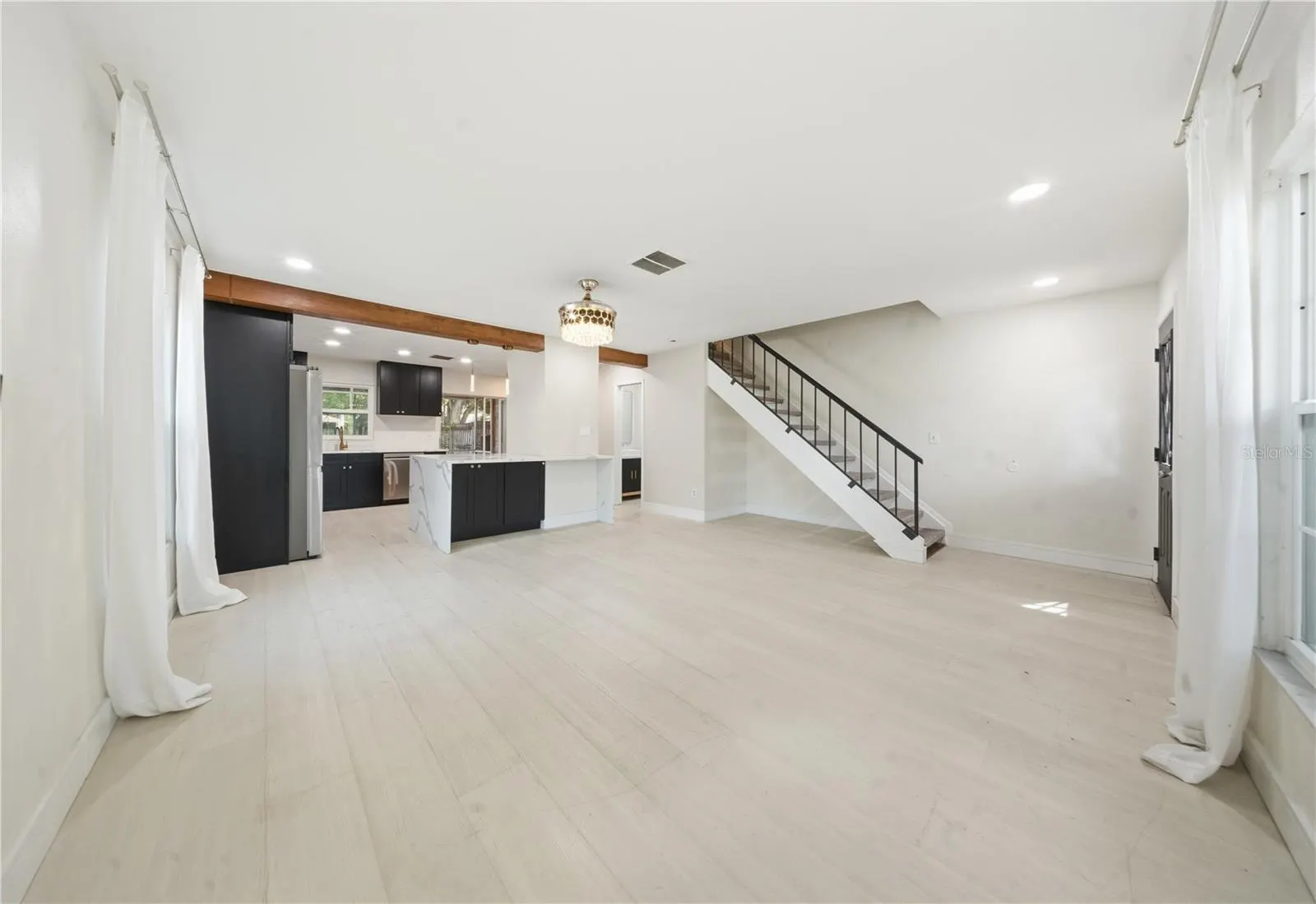 935 HAMILTON CT