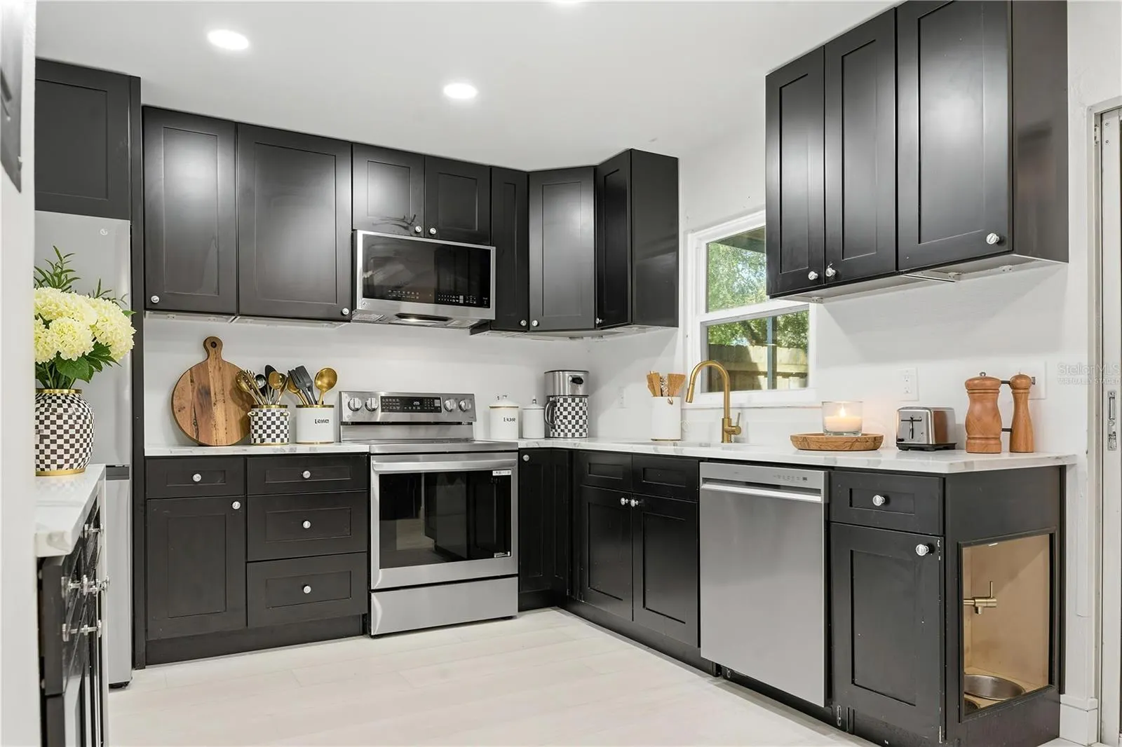 935 HAMILTON CT