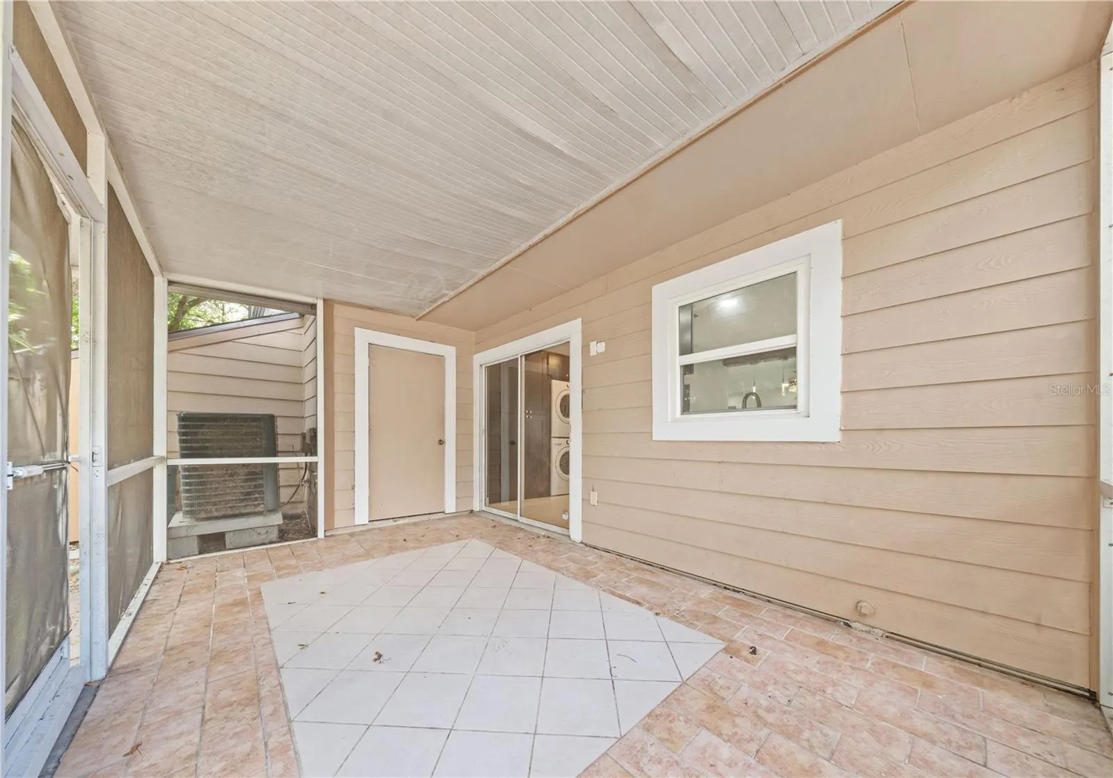 935 HAMILTON CT