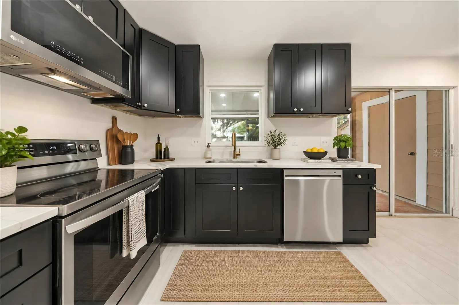 935 HAMILTON CT