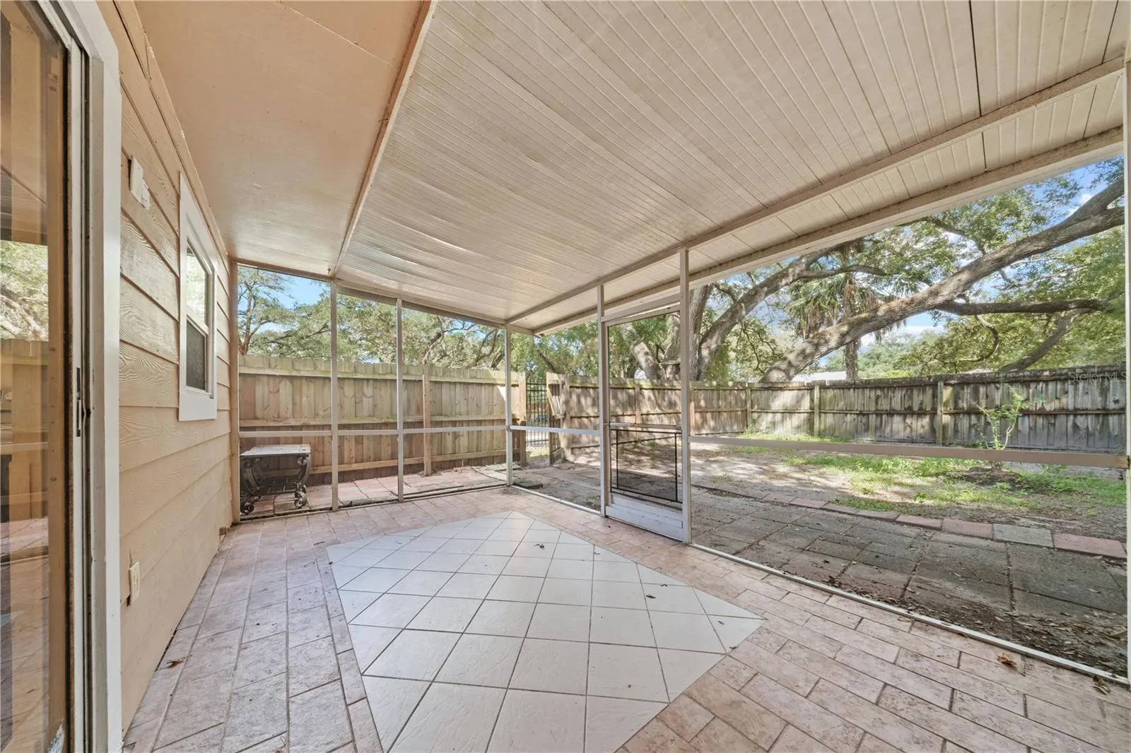 935 HAMILTON CT