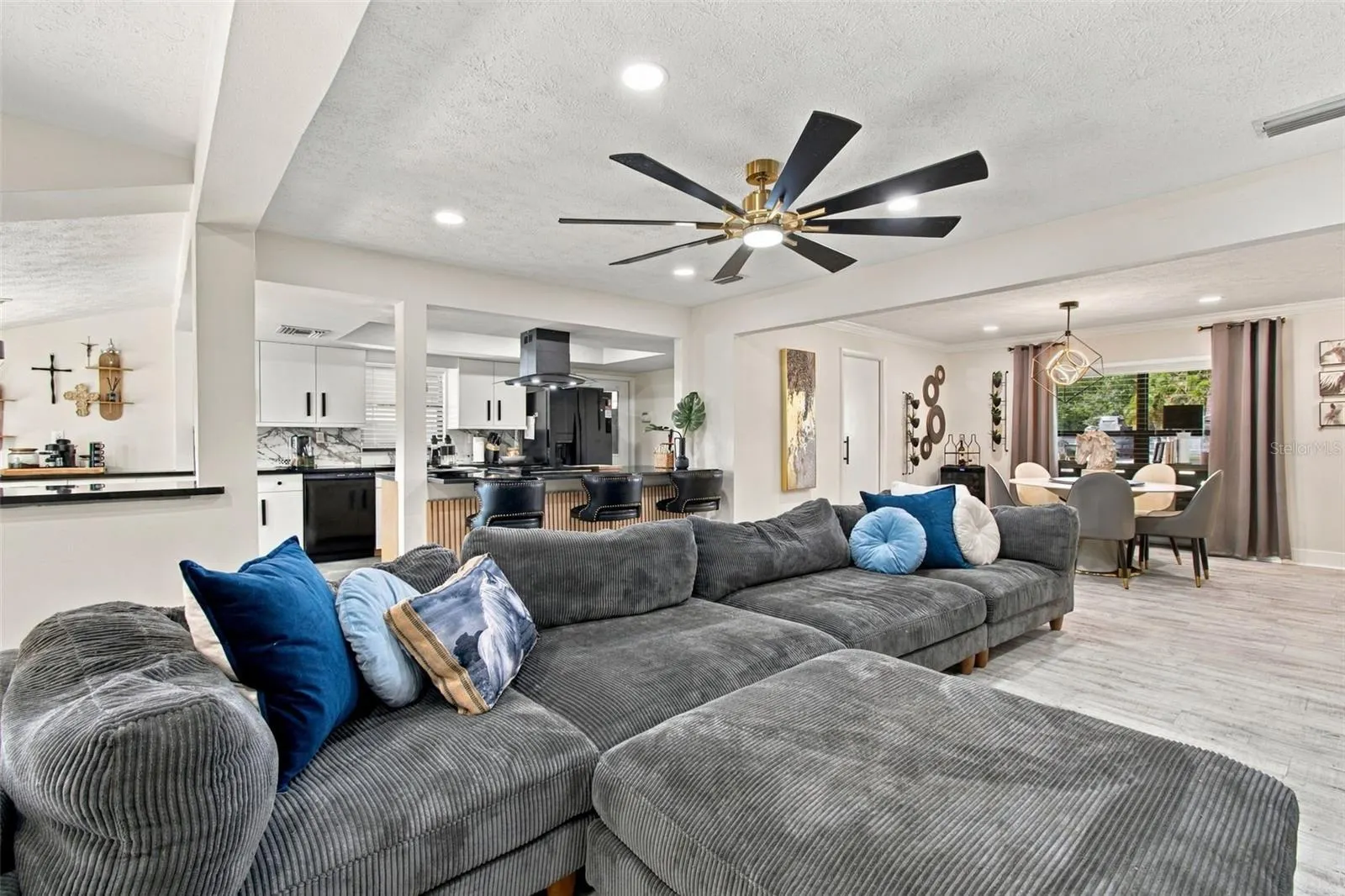 7913 FLOWERFIELD DR