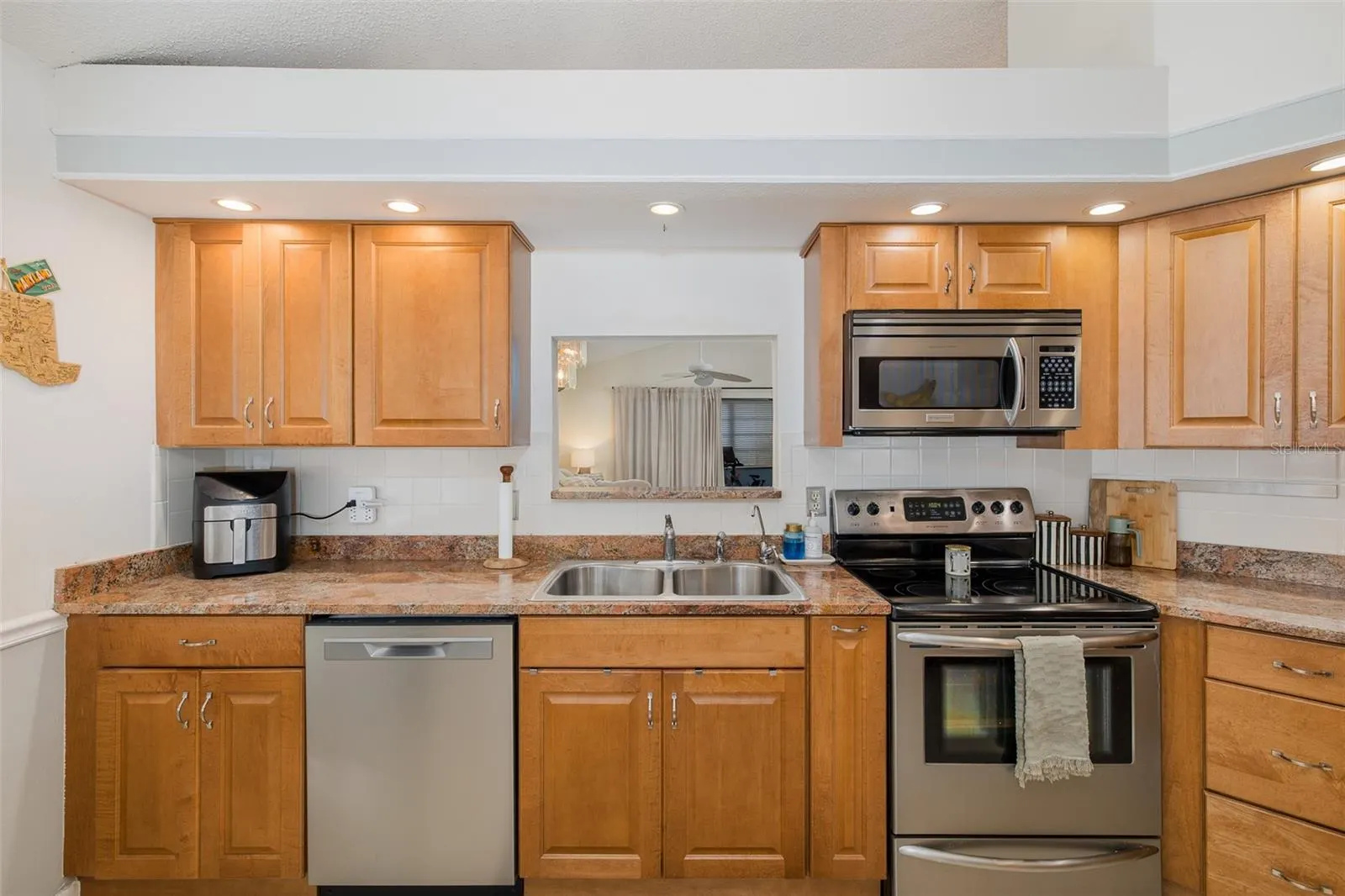 1695 HAMILTON CT