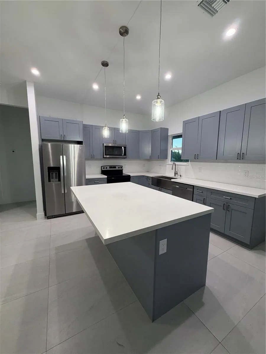 517 NW 19TH TER