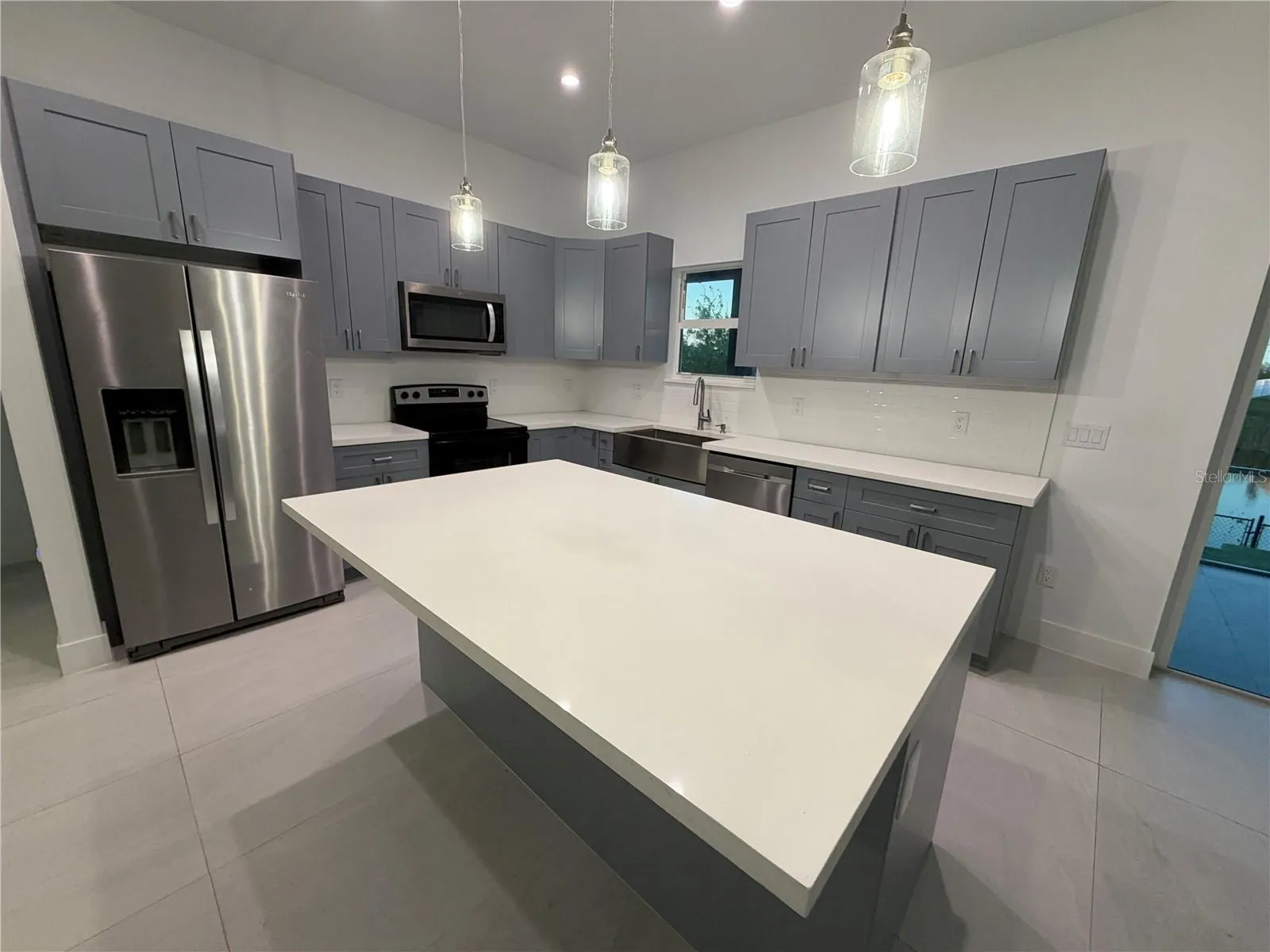 517 NW 19TH TER