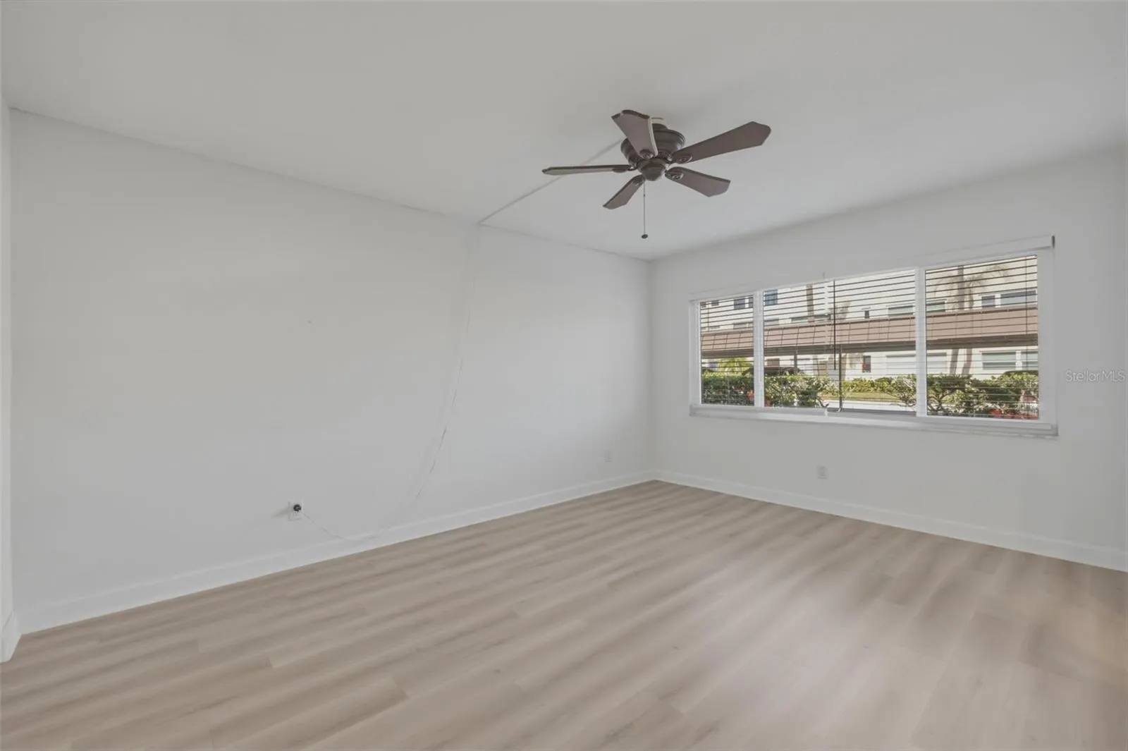4700 COVE CIR #111 #111