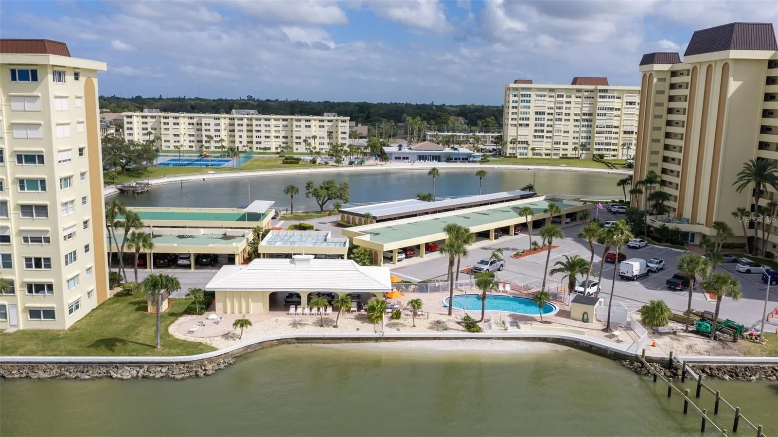 4700 COVE CIR #111 #111