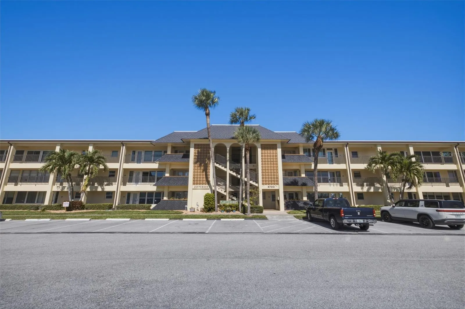 4700 COVE CIR #111 #111