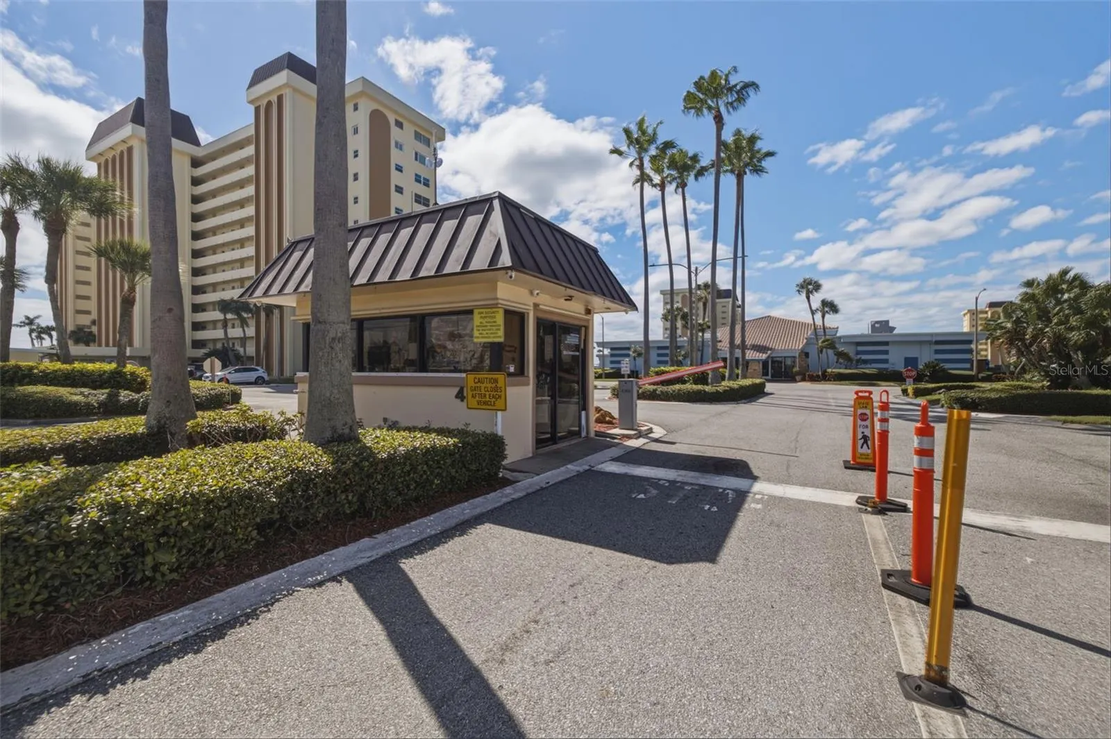 4700 COVE CIR #111 #111