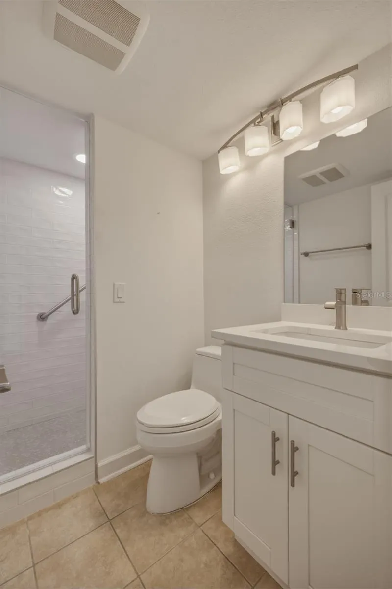 4700 COVE CIR #111 #111