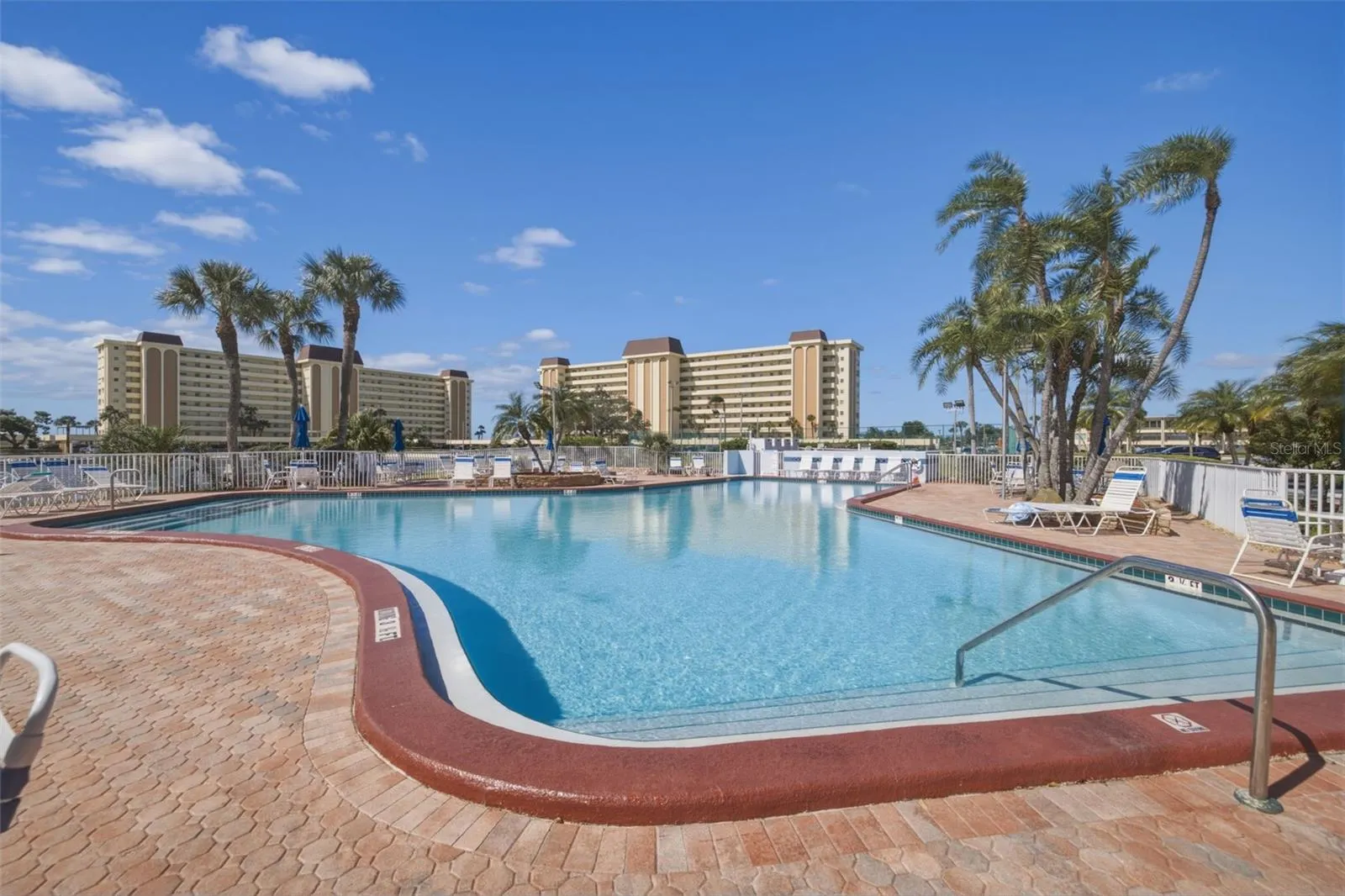 4700 COVE CIR #111 #111