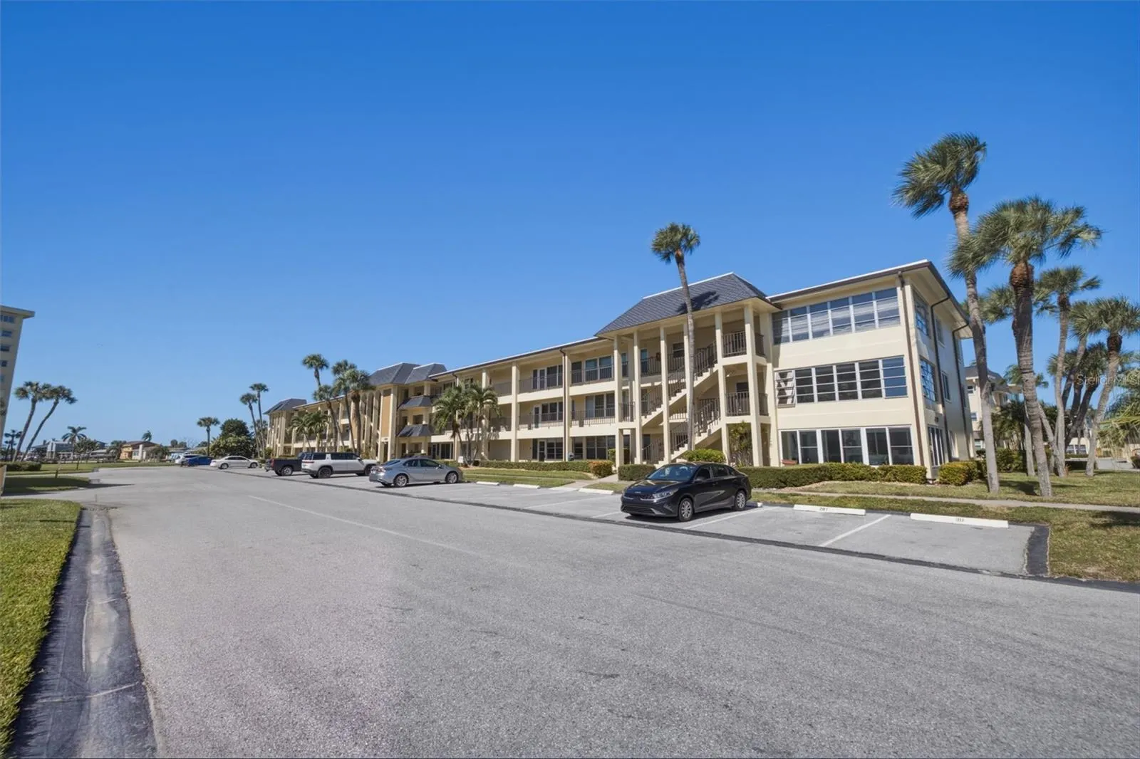 4700 COVE CIR #111 #111