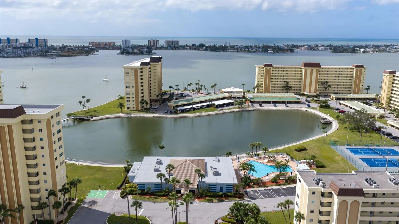 4700 COVE CIR #111 #111