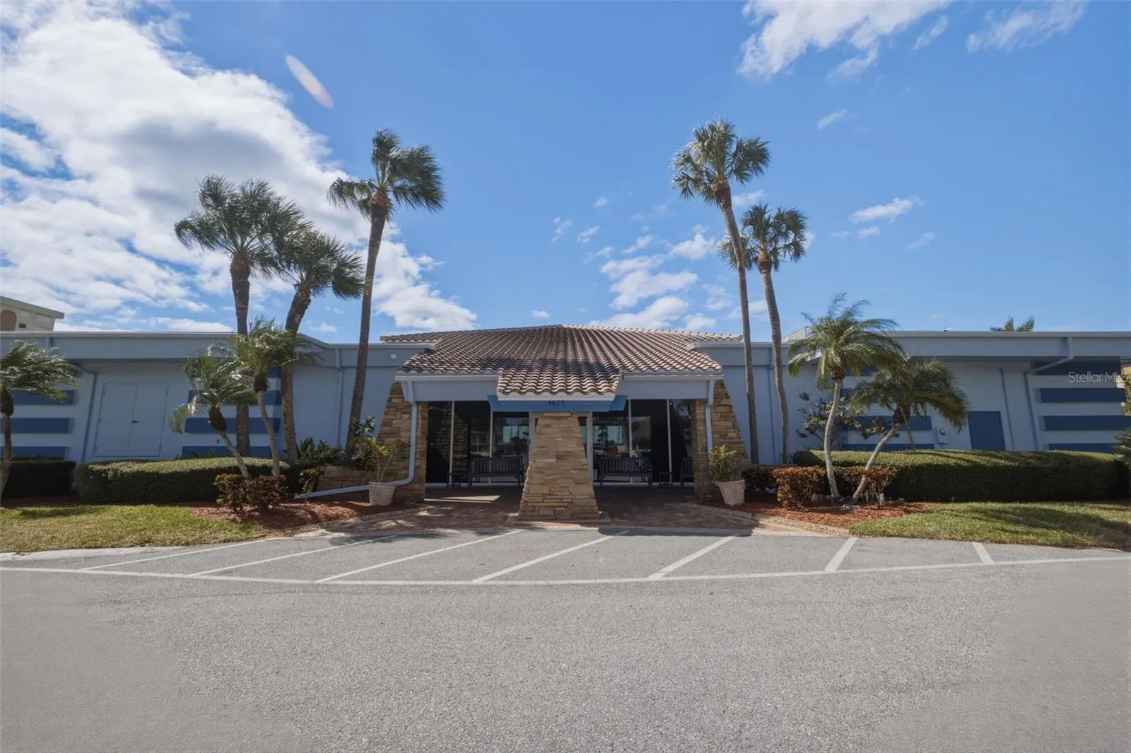 4700 COVE CIR #111 #111