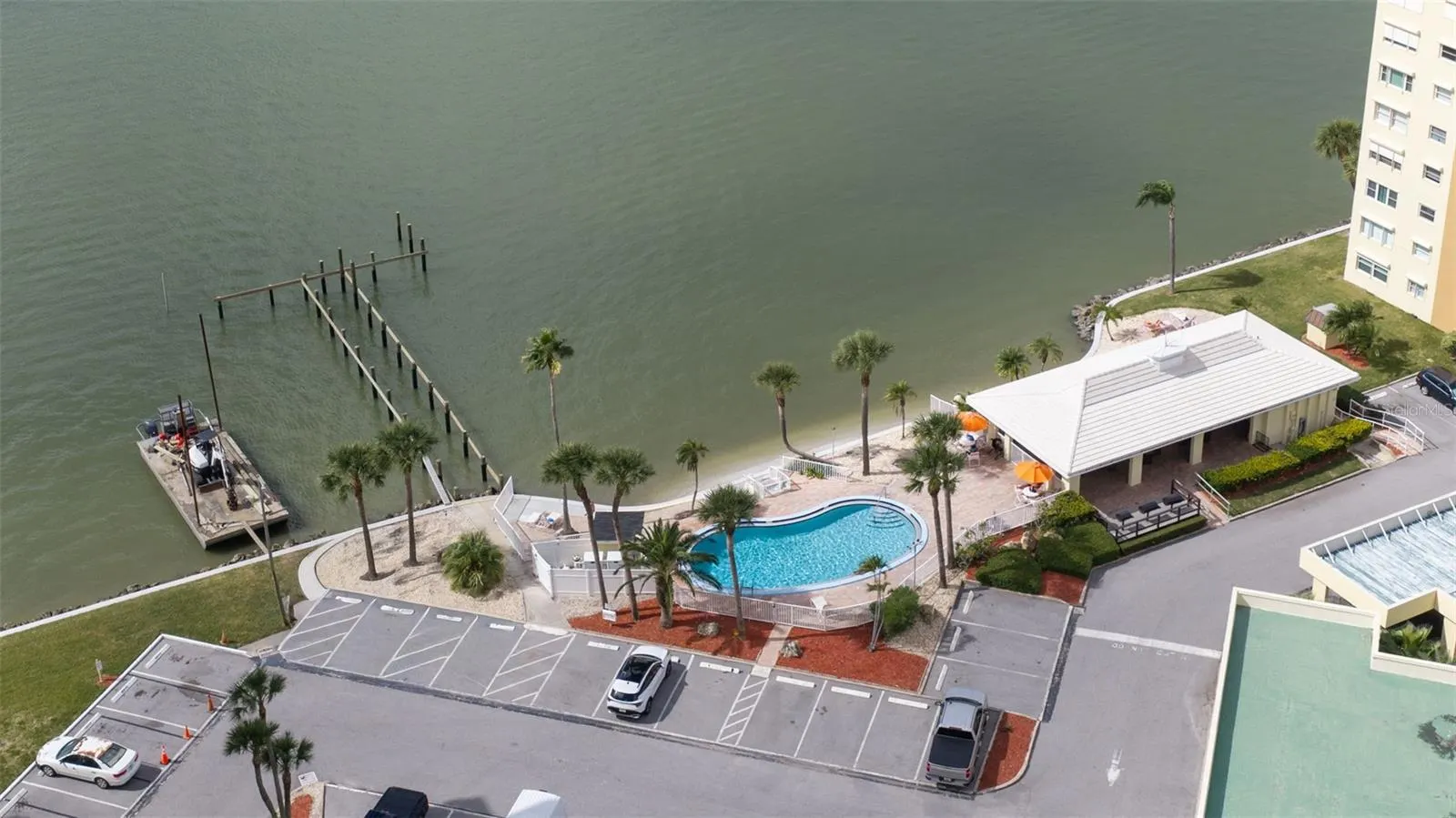 4700 COVE CIR #111 #111