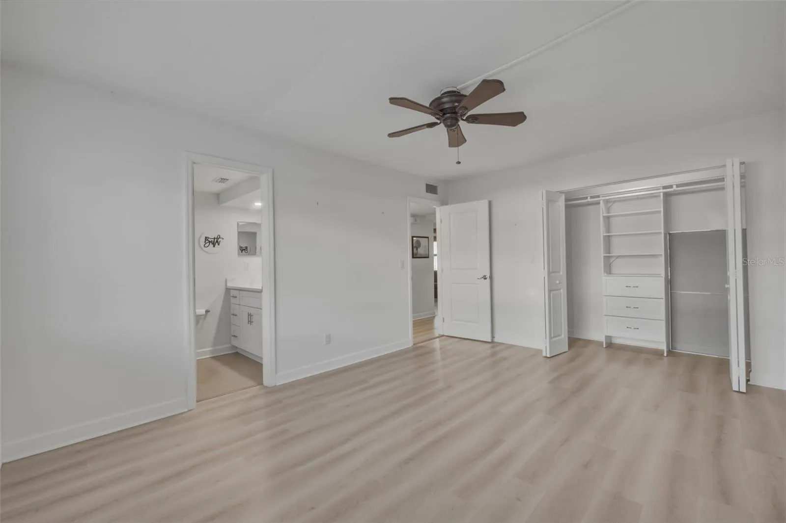 4700 COVE CIR #111 #111