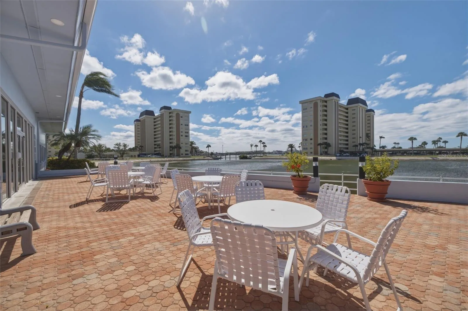 4700 COVE CIR #111 #111