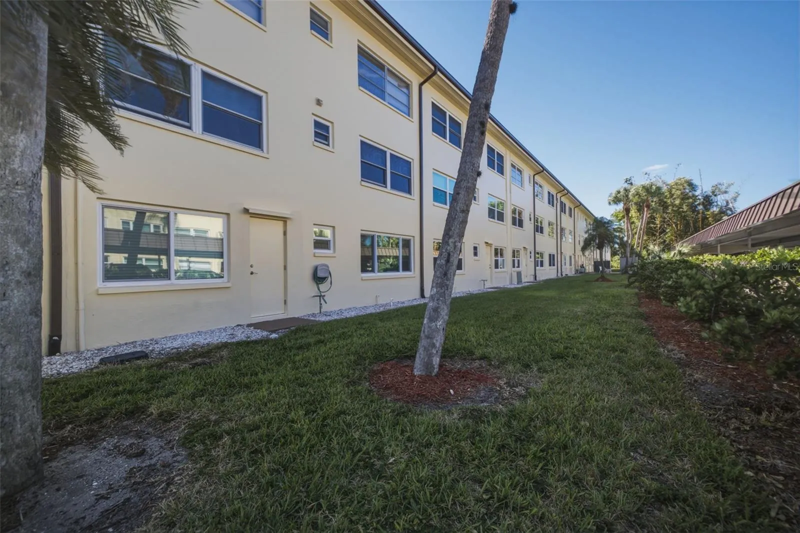 4700 COVE CIR #111 #111
