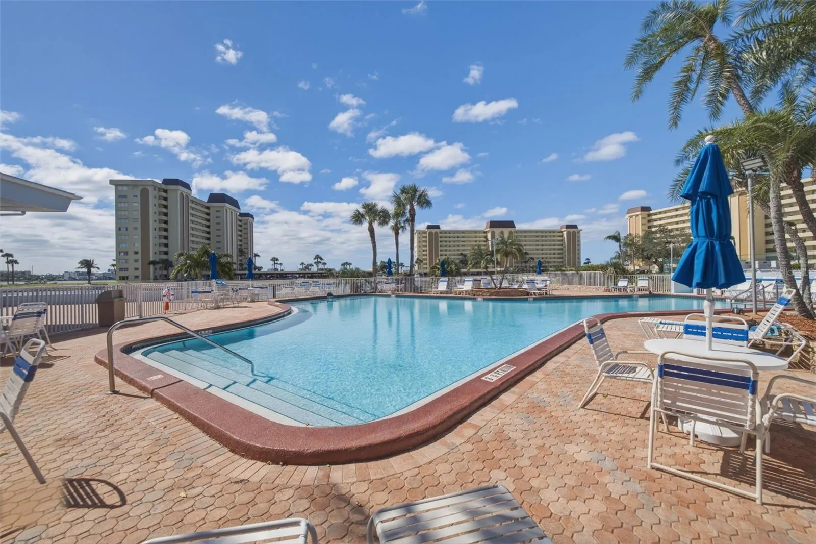 4700 COVE CIR #111 #111