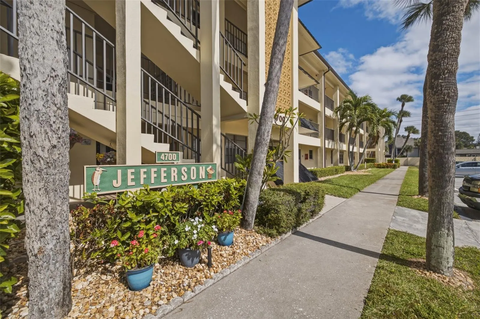 4700 COVE CIR #111 #111