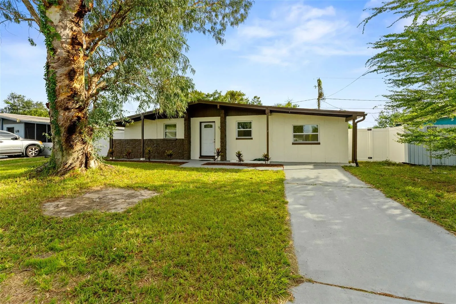 8307 LIBBY LN