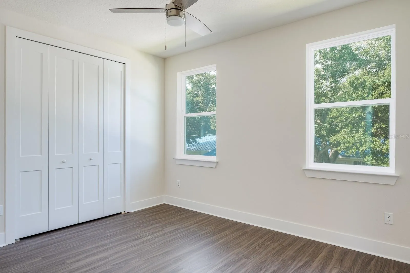 2076 PARAGON CIR W