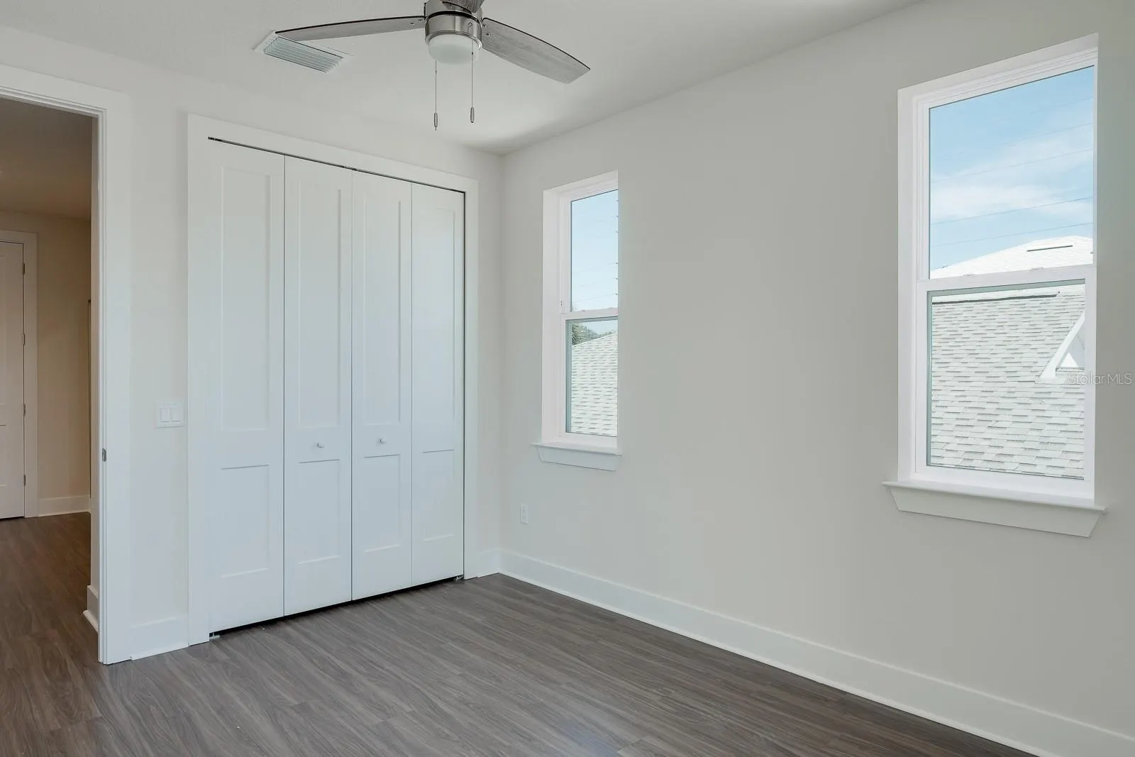 2076 PARAGON CIR W