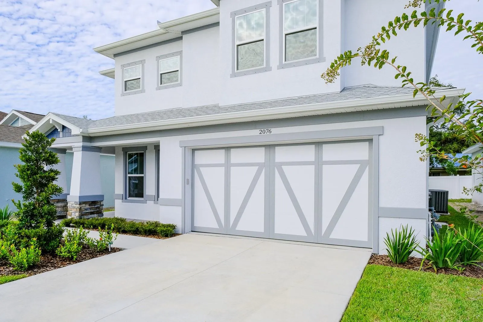 2076 PARAGON CIR W